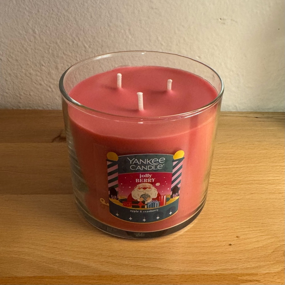 Yankee Candle Jolly Berry Pink-Red 3-Wick Jar Candle